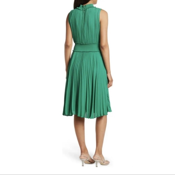 NANETTE NANETTE LEPORE Solid Pleated Dress - Picture 3 of 6